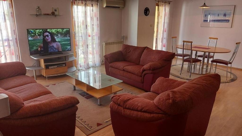 Exclusive Σκόπια